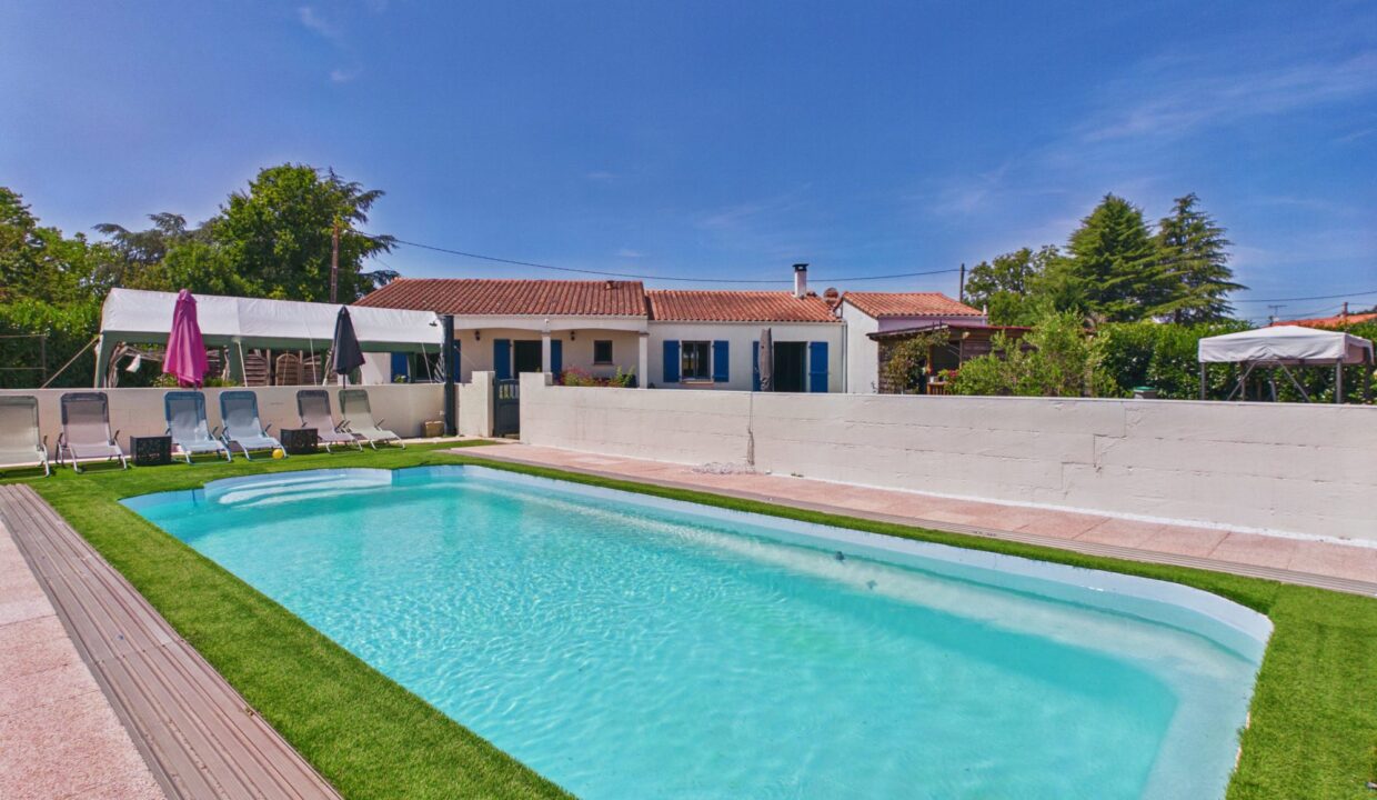 maison-contemporaine-6-pieces-la-caillere-saint-hilaire-85410-1785225233-VM1029_30_original