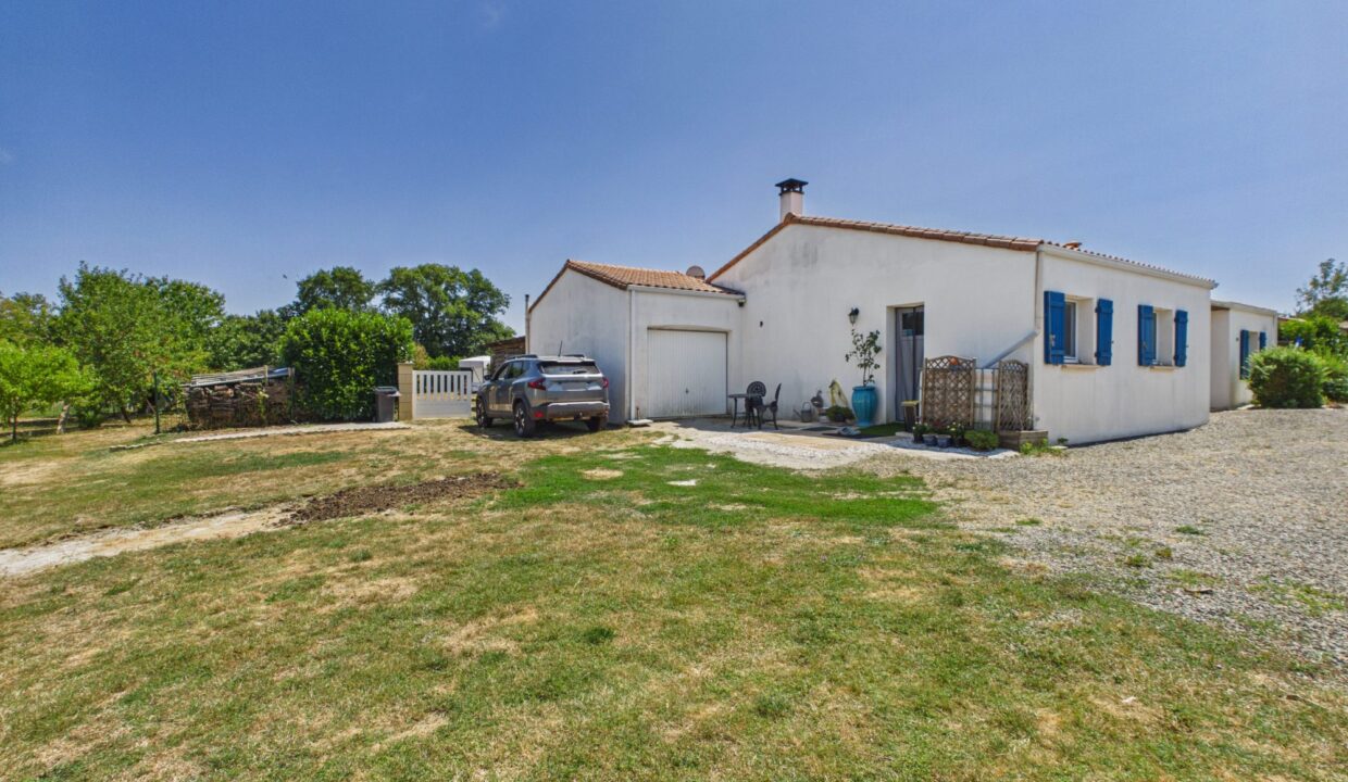 maison-contemporaine-6-pieces-la-caillere-saint-hilaire-85410-1785225233-VM1029_37_original
