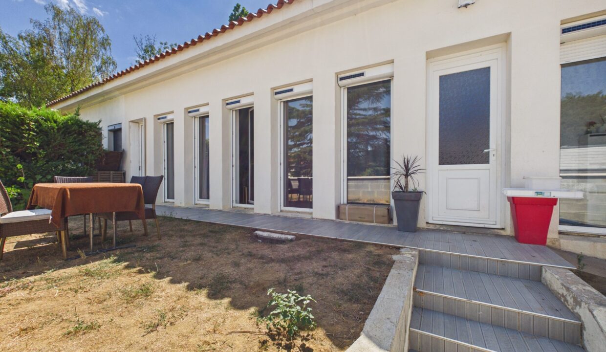 maison-mitoyenne-1-cote-7-pieces-fontenay-le-comte-85200-1786530760-VM1058_22_original