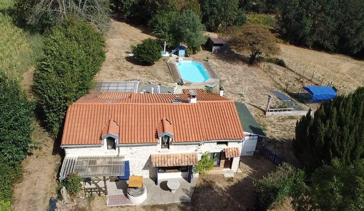 maison-ancienne-6-pieces-saint-hilaire-de-voust-85120-1788360708-VM1072_23_original