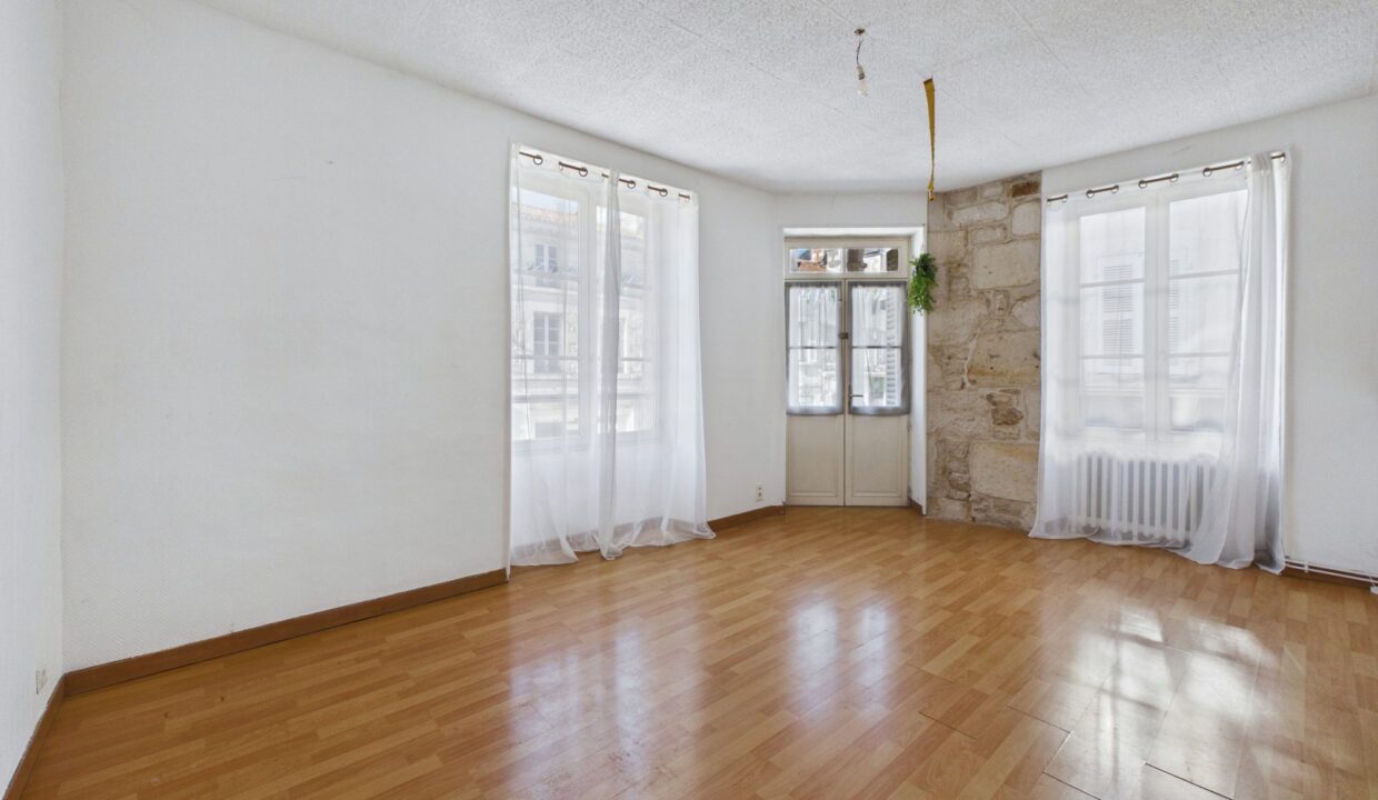 immeuble-120-m2-fontenay-le-comte-85200-1789202701-VI058_1_original