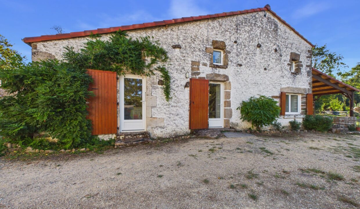 maison-ancienne-6-pieces-saint-cyr-des-gats-85410-1791280830-VM1084_8_original