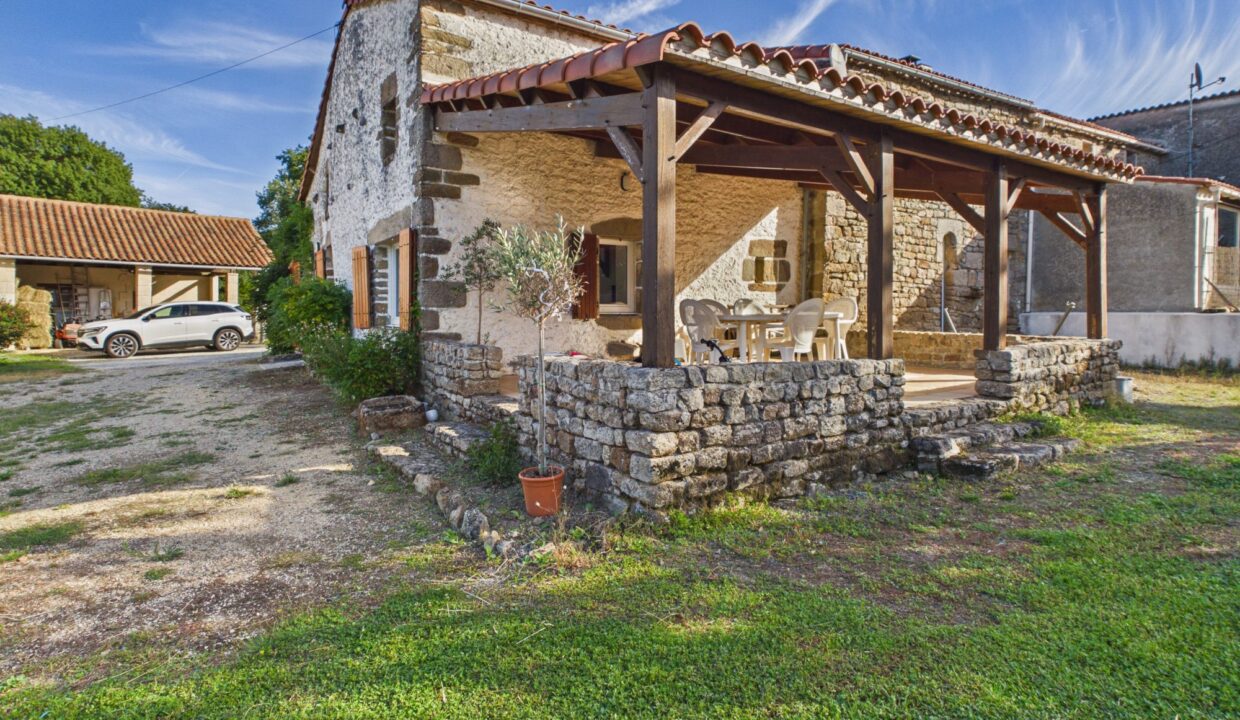 maison-ancienne-6-pieces-saint-cyr-des-gats-85410-1791280830-VM1084_9_original