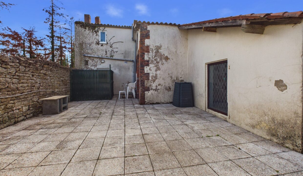 maison-ancienne-11-pieces-saint-martin-des-fontaines-85570-1792666486-VM1105_44_original