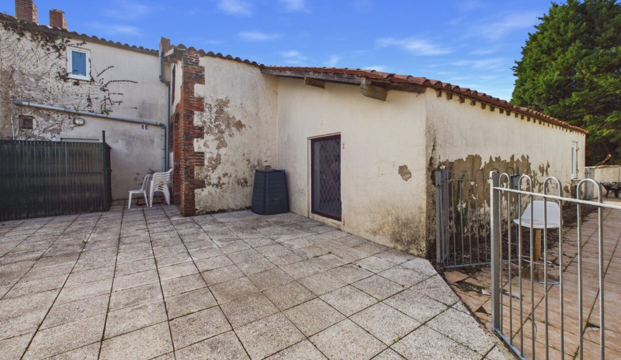 maison-ancienne-11-pieces-saint-martin-des-fontaines-85570-1792666486-VM1105_45_original