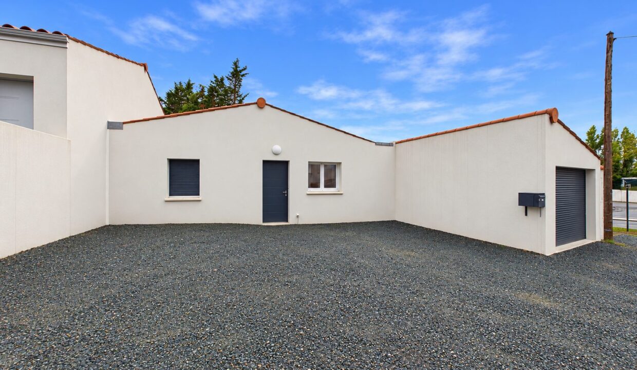 maison-mitoyenne-2-cotes-3-pieces-fontenay-le-comte-85200-1791911753-VM1107_1_original-1